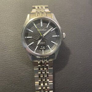Seiko Essentials Men's Quartz Watch - Model SUR517